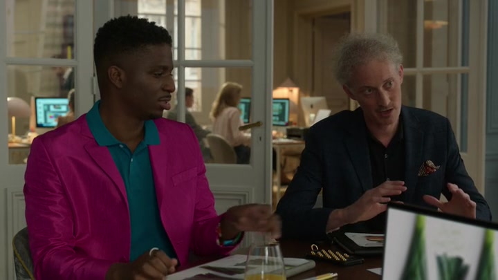 Emily_in_Paris_S02E04_WEBRip_x264-ION10_2236.jpg