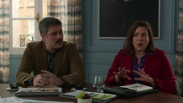 Emily_in_Paris_S02E04_WEBRip_x264-ION10_2257.jpg