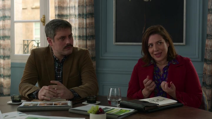 Emily_in_Paris_S02E04_WEBRip_x264-ION10_2261.jpg