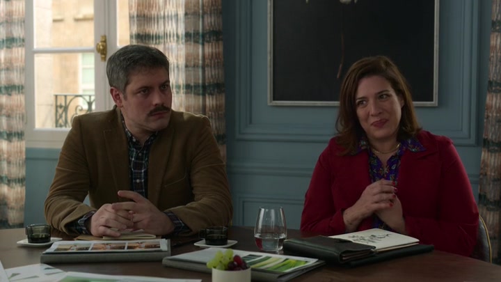 Emily_in_Paris_S02E04_WEBRip_x264-ION10_2262.jpg