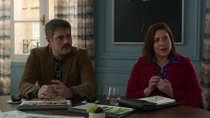 Emily_in_Paris_S02E04_WEBRip_x264-ION10_2263.jpg