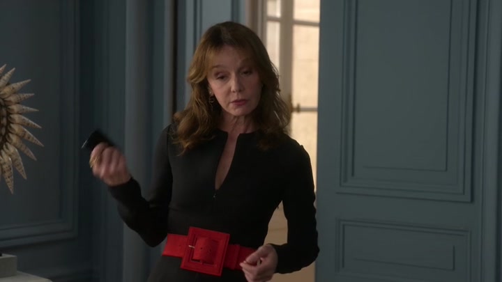 Emily_in_Paris_S02E04_WEBRip_x264-ION10_2275.jpg