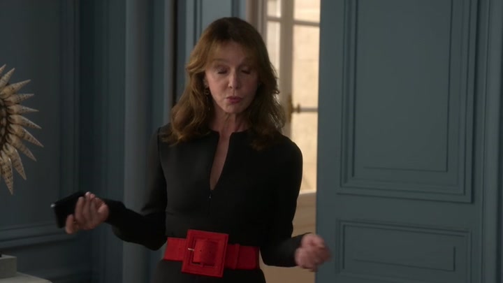 Emily_in_Paris_S02E04_WEBRip_x264-ION10_2276.jpg