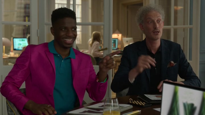 Emily_in_Paris_S02E04_WEBRip_x264-ION10_2280.jpg