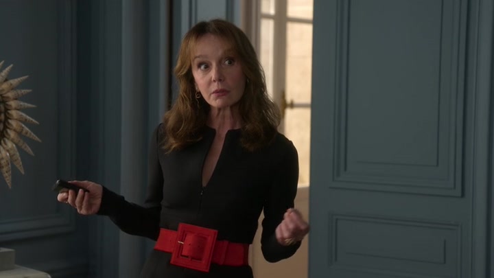 Emily_in_Paris_S02E04_WEBRip_x264-ION10_2288.jpg