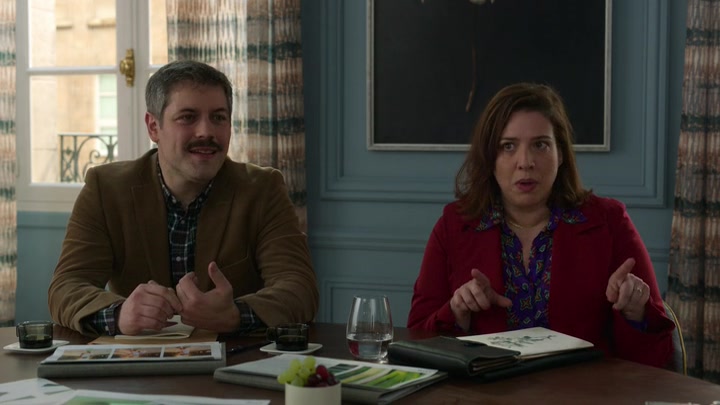 Emily_in_Paris_S02E04_WEBRip_x264-ION10_2300.jpg