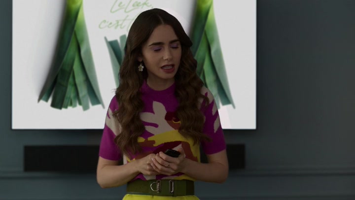 Emily_in_Paris_S02E04_WEBRip_x264-ION10_2306.jpg