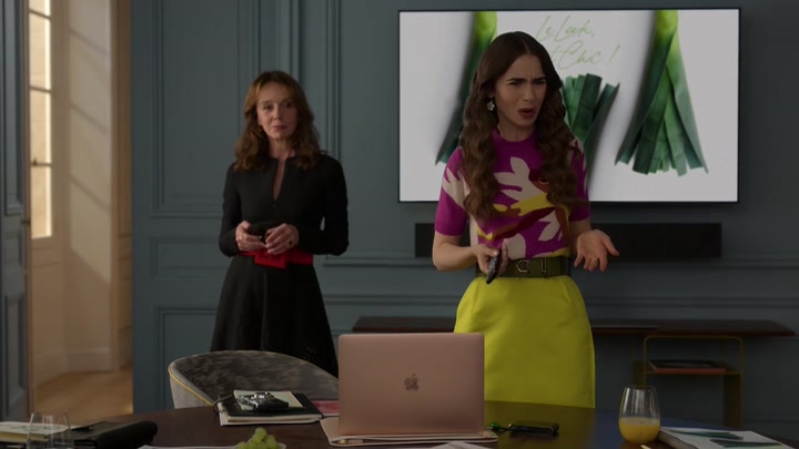 Emily_in_Paris_S02E04_WEBRip_x264-ION10_2313.jpg
