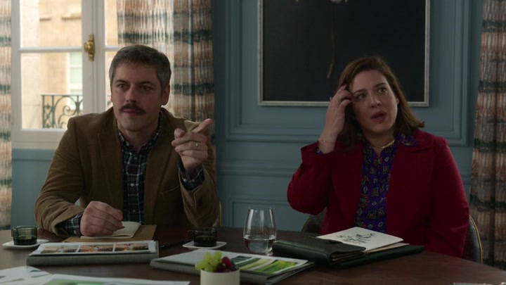 Emily_in_Paris_S02E04_WEBRip_x264-ION10_2319.jpg