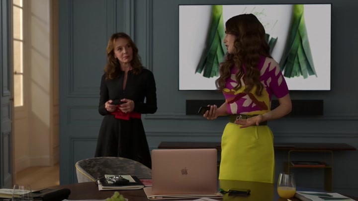 Emily_in_Paris_S02E04_WEBRip_x264-ION10_2323.jpg Emily_in_Paris_S02E04_WEBRip_x264-ION10_2323.jpg