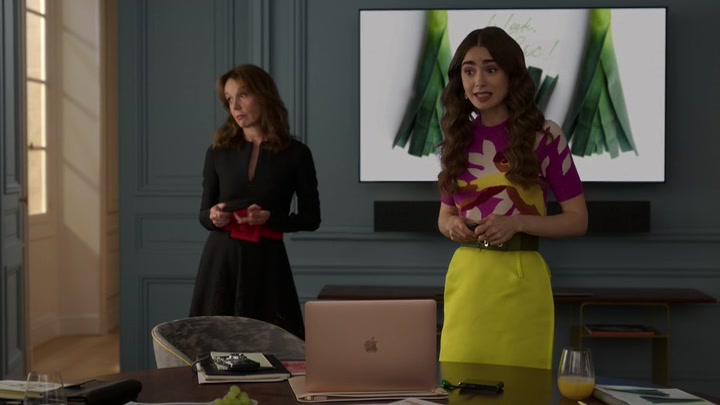 Emily_in_Paris_S02E04_WEBRip_x264-ION10_2326.jpg