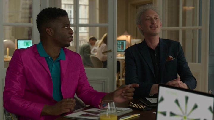 Emily_in_Paris_S02E04_WEBRip_x264-ION10_2336.jpg
