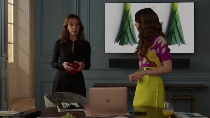 Emily_in_Paris_S02E04_WEBRip_x264-ION10_2351.jpg Emily_in_Paris_S02E04_WEBRip_x264-ION10_2351.jpg