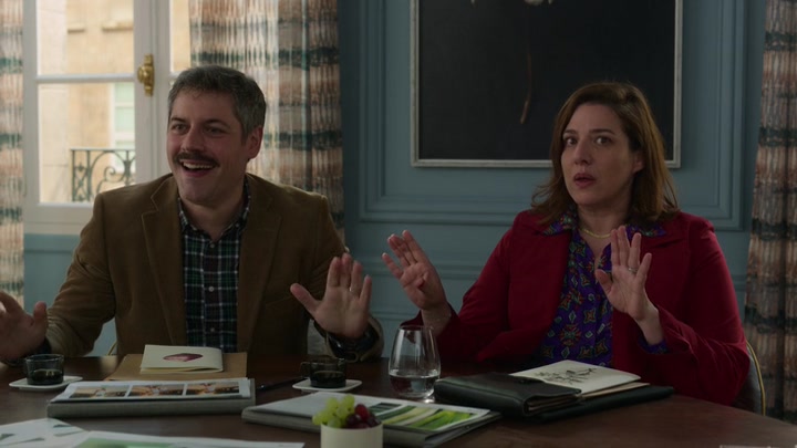 Emily_in_Paris_S02E04_WEBRip_x264-ION10_2376.jpg