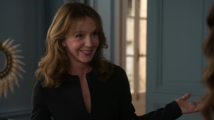 Emily_in_Paris_S02E04_WEBRip_x264-ION10_2386.jpg