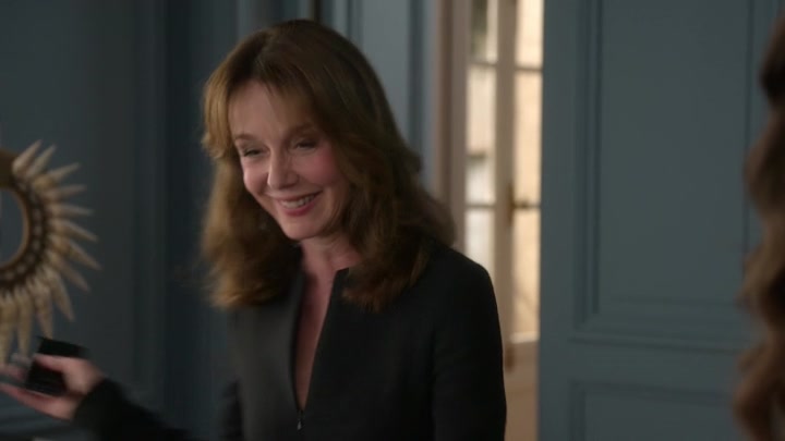 Emily_in_Paris_S02E04_WEBRip_x264-ION10_2387.jpg