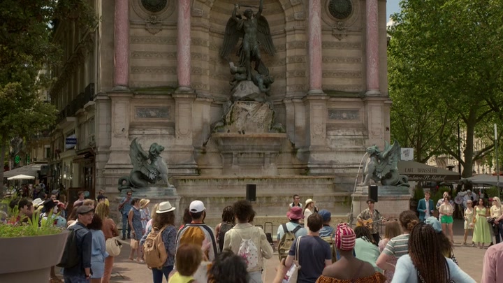 Emily_in_Paris_S02E04_WEBRip_x264-ION10_2396.jpg