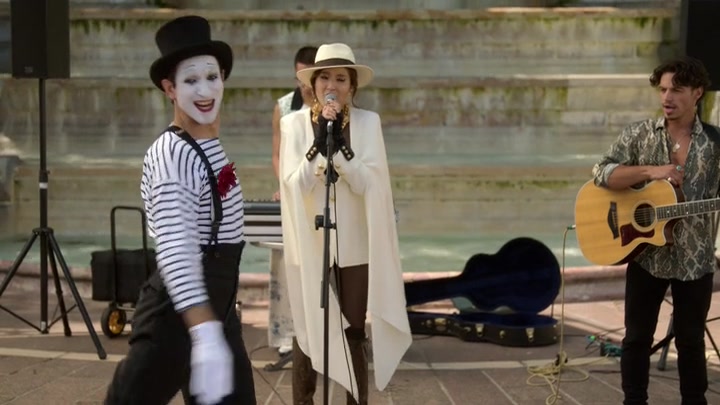 Emily_in_Paris_S02E04_WEBRip_x264-ION10_2489.jpg Emily_in_Paris_S02E04_WEBRip_x264-ION10_2489.jpg