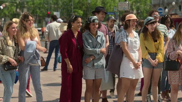 Emily_in_Paris_S02E04_WEBRip_x264-ION10_2497.jpg