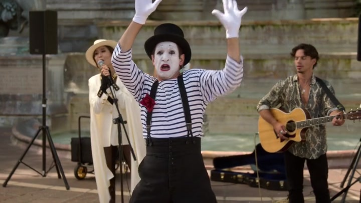 Emily_in_Paris_S02E04_WEBRip_x264-ION10_2514.jpg Emily_in_Paris_S02E04_WEBRip_x264-ION10_2514.jpg