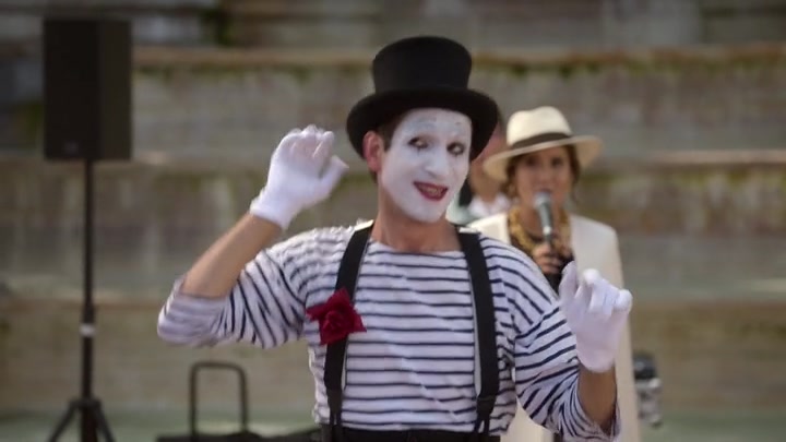Emily_in_Paris_S02E04_WEBRip_x264-ION10_2521.jpg