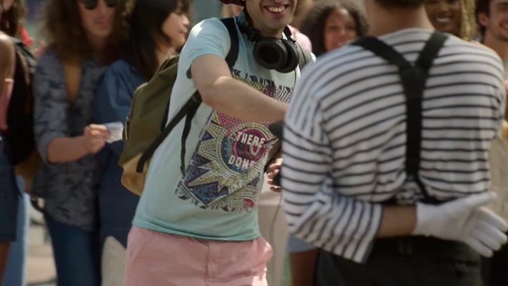 Emily_in_Paris_S02E04_WEBRip_x264-ION10_2568.jpg
