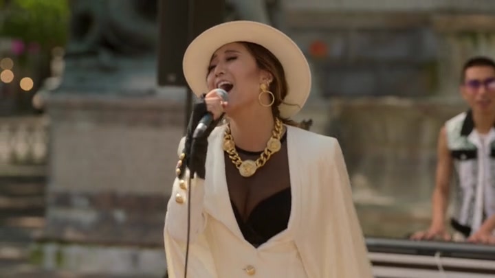 Emily_in_Paris_S02E04_WEBRip_x264-ION10_2587.jpg Emily_in_Paris_S02E04_WEBRip_x264-ION10_2587.jpg