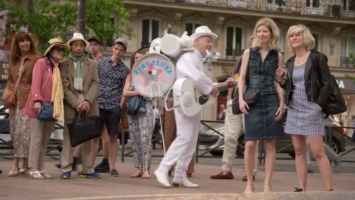 Emily_in_Paris_S02E04_WEBRip_x264-ION10_2622.jpg