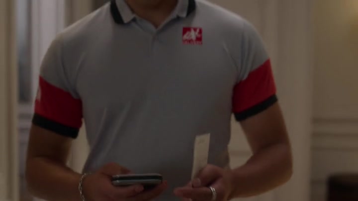 Emily_in_Paris_S02E04_WEBRip_x264-ION10_2659.jpg