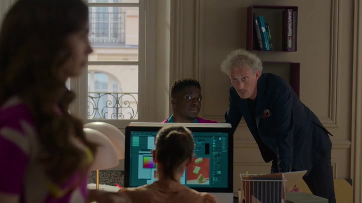 Emily_in_Paris_S02E04_WEBRip_x264-ION10_2679.jpg