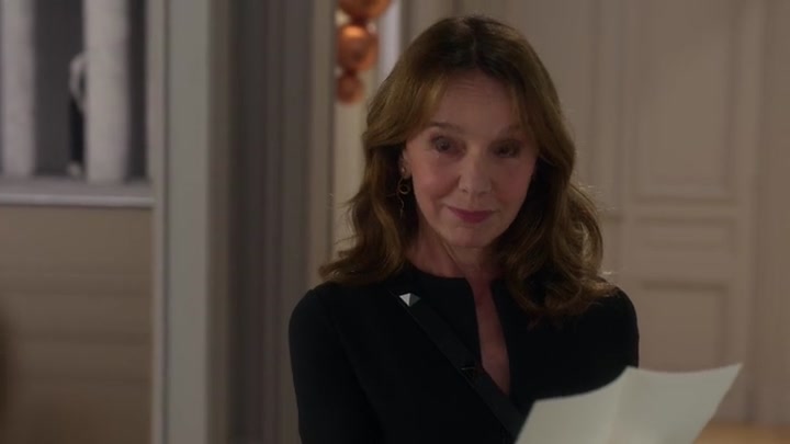 Emily_in_Paris_S02E04_WEBRip_x264-ION10_2687.jpg