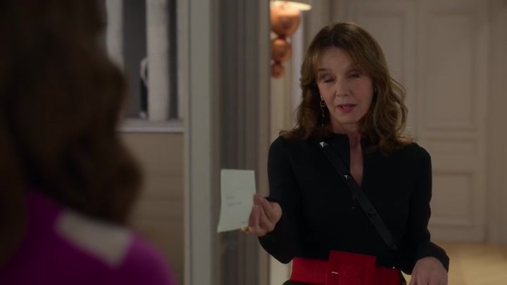 Emily_in_Paris_S02E04_WEBRip_x264-ION10_2718.jpg