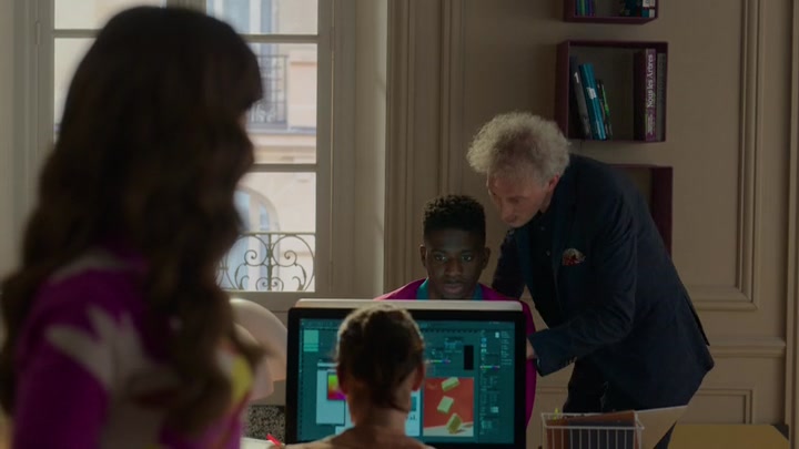 Emily_in_Paris_S02E04_WEBRip_x264-ION10_2733.jpg