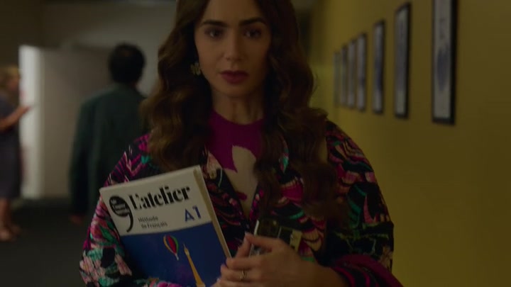 Emily_in_Paris_S02E04_WEBRip_x264-ION10_2746.jpg