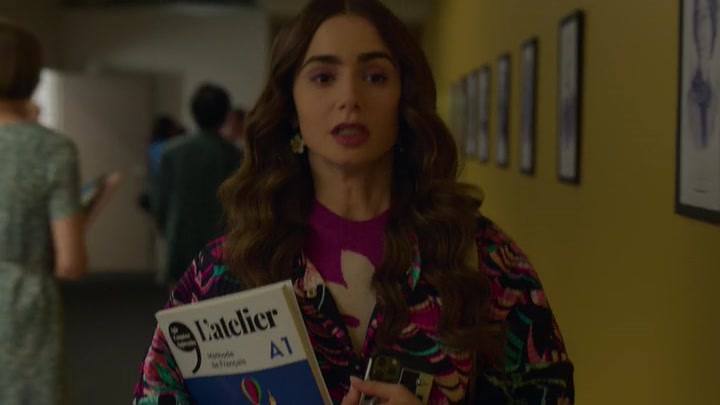 Emily_in_Paris_S02E04_WEBRip_x264-ION10_2747.jpg