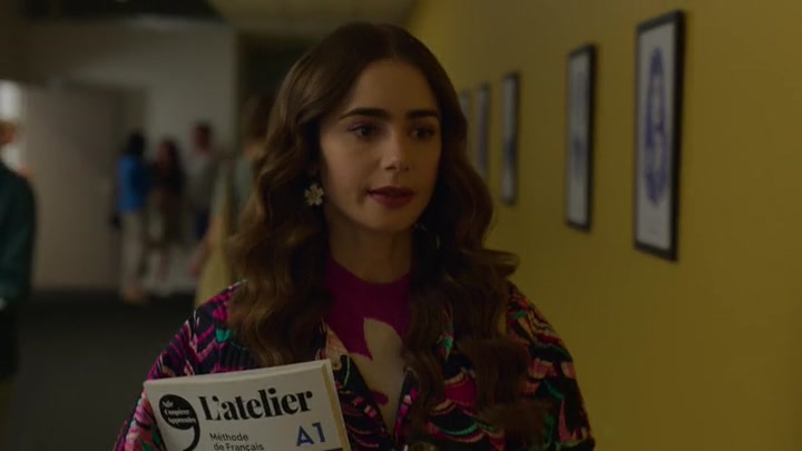 Emily_in_Paris_S02E04_WEBRip_x264-ION10_2749.jpg