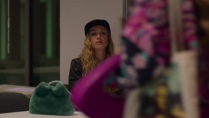 Emily_in_Paris_S02E04_WEBRip_x264-ION10_2766.jpg