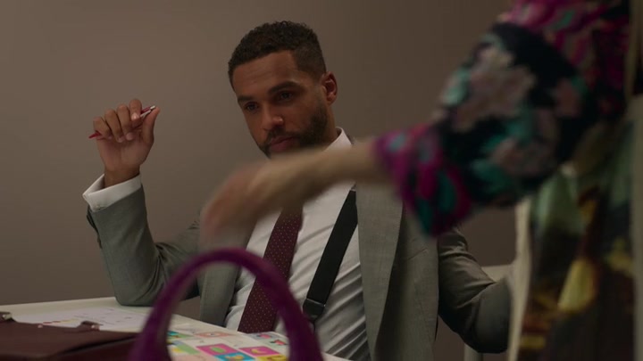 Emily_in_Paris_S02E04_WEBRip_x264-ION10_2772.jpg