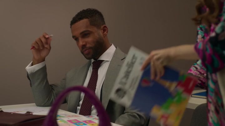 Emily_in_Paris_S02E04_WEBRip_x264-ION10_2773.jpg