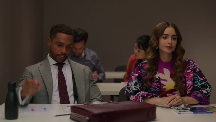 Emily_in_Paris_S02E04_WEBRip_x264-ION10_2782.jpg