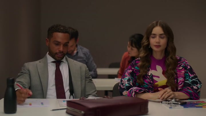 Emily_in_Paris_S02E04_WEBRip_x264-ION10_2783.jpg
