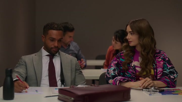 Emily_in_Paris_S02E04_WEBRip_x264-ION10_2784.jpg