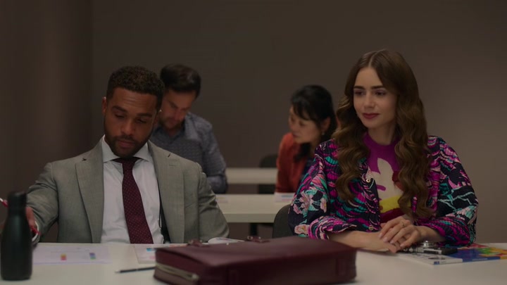 Emily_in_Paris_S02E04_WEBRip_x264-ION10_2792.jpg