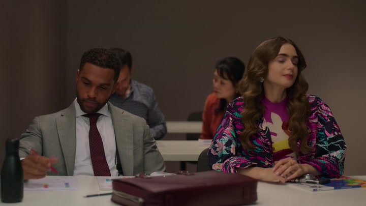 Emily_in_Paris_S02E04_WEBRip_x264-ION10_2795.jpg