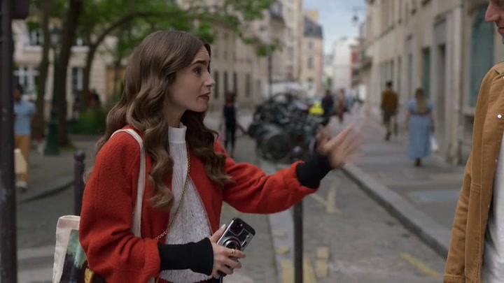 Emily_in_Paris_S02E05_WEBRip_x264-ION10_0044.jpg