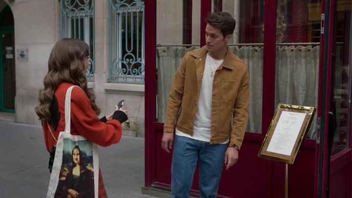 Emily_in_Paris_S02E05_WEBRip_x264-ION10_0046.jpg
