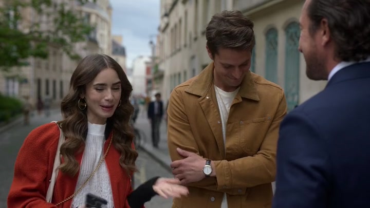 Emily_in_Paris_S02E05_WEBRip_x264-ION10_0083.jpg