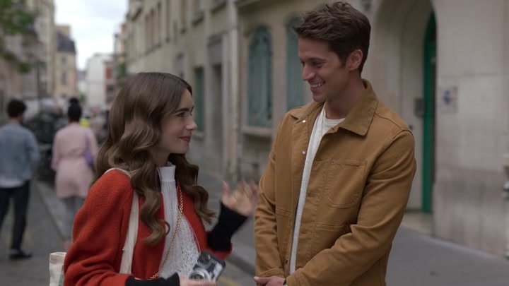 Emily_in_Paris_S02E05_WEBRip_x264-ION10_0103.jpg