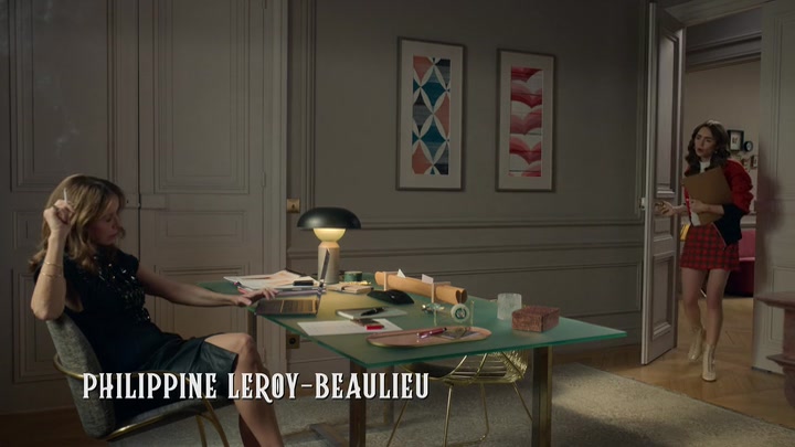 Emily_in_Paris_S02E05_WEBRip_x264-ION10_0131.jpg