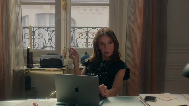 Emily_in_Paris_S02E05_WEBRip_x264-ION10_0139.jpg Emily_in_Paris_S02E05_WEBRip_x264-ION10_0139.jpg